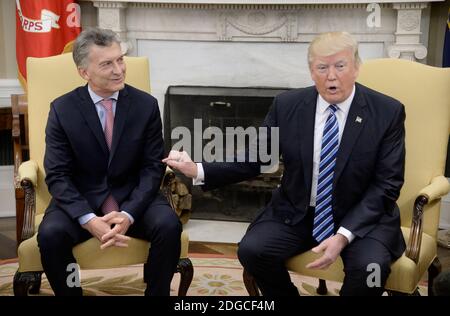 US-Präsident Donald Trump trifft sich am 27. April 2017 mit dem argentinischen Präsidenten Mauricio Macri im Oval Office des Weißen Hauses in Washington, DC. Foto von Olivier Douliery/ Abaca Stockfoto