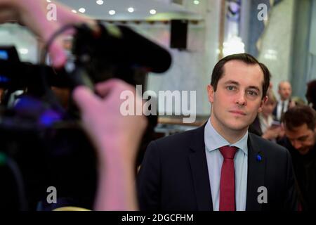 Nicolas Bay blickt auf eine gemeinsame Erklärung des französischen Präsidentschaftskandidaten für die rechtsextreme Front National und des ehemaligen französischen Präsidentschaftskandidaten für die rechtsgerichtete Debout la France am 29. April 2017 in den Salons Hoche in Paris, Frankreich, zurück. Foto von Francois Pauletto/ABACAPRESS.COM Stockfoto