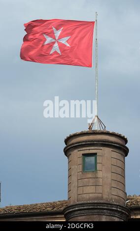 Ein Blick auf die Ritter von Malta's Hauptquartier, Villa Magistrale (Villa del Priorato di Malta) auf RomeâÂ € Â™s Aventine Hill vor der Wahl des neuen Leutnant des Großmeisters am 29. April 2017. Das Herz des Ordens von MaltaâÂ € Â™s Erbe, die Magistralvilla wurde im Besitz des Ordens seit dem 14. Jahrhundert und, zusammen mit dem Magistralpalast, ist einer seiner beiden institutionellen Sitze. Die Villa wurde Gastgeber für einige der wichtigsten Ereignisse in der OrderâÂ € Â™s institutionellen Leben in jüngster Zeit: Die Wahlen der letzten sechs Grand Masters wurden in seiner prächtigen CH statt Stockfoto