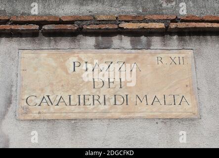 Ein Blick auf die Ritter von Malta Hauptsitz, Villa Magistrale (Villa del Priorato di Malta) auf RomeâÂ € Â™s Aventin Hill vor der Wahl des neuen Großmeisters am 29. April 2017. Das Herz des Ordens von MaltaâÂ € Â™s Erbe, die Magistralvilla wurde im Besitz des Ordens seit dem 14. Jahrhundert und, zusammen mit dem Magistralpalast, ist einer seiner beiden institutionellen Sitze. Die Villa wurde Gastgeber für einige der wichtigsten Ereignisse in der OrderâÂ € Â™s institutionelles Leben in jüngster Zeit: Die Wahlen der letzten sechs Großmeister wurden in seiner prächtigen Kapitelsaal und die statt Stockfoto