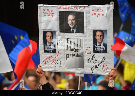 Atmosphäre während des politischen Treffens des Präsidentschaftskandidaten Emmanuel Macron im Pariser Veranstaltungszentrum am 1. Mai 2017 in Paris, Frankreich. Emmanuel Macron trifft die Präsidentin des Front National, Marine Le Pen, in der Endrunde der französischen Präsidentschaftswahlen am 07. Mai. Foto von Christian Liewig/ABACAPRESS.COM Stockfoto