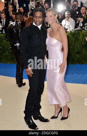 Rocky und Gwyneth Paltrow kommen am Costume Institute an Benefit im Metropolitan Museum of Art, das die Eröffnung von Rei Kawakubo/Comme des Garcons: Art of the in-Between in New York City, NY, USA, am 1. Mai 2017 feiert. Foto von Aurore Marechal/ABACAPRESS.COM Stockfoto