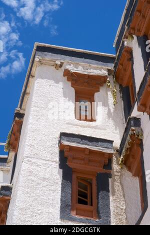 Architektonisches Detail Klostergebäude in Spituk Gompa. Leh, Ladakh, Jammu und Kaschmir, Indien Stockfoto