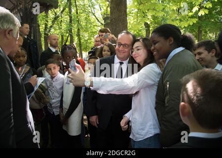 Der scheidende französische Präsident Francois Hollande nimmt am Mittwoch, den 10. Mai 2017, an einer Zeremonie zur Erinnerung an die Abschaffung der Sklaverei in Paris Teil. Foto von POOL/Pierre Villard/ABACAPRESS.COM Stockfoto