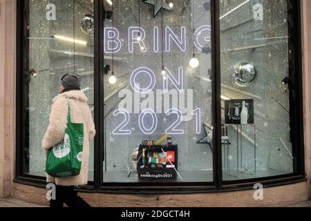 London, Großbritannien. Dezember 2021. Einzelhändler erwarten nicht viel von einem finanziellen Aufschwung vor Aprol 2021 Credit: Brian Minkoff /Alamy Live News Stockfoto