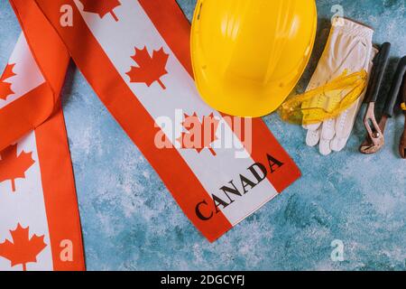 Kanada Happy Labor Day Grußkarte und gelber Helm Stockfoto