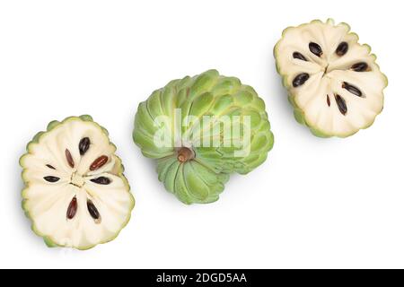 Zucker Apfel oder Pudding Apfel isoliert auf weißem Hintergrund mit Clipping Pfad. Exotische tropische Thai annona oder Cherimoya Frucht. Draufsicht. Flach liegend Stockfoto