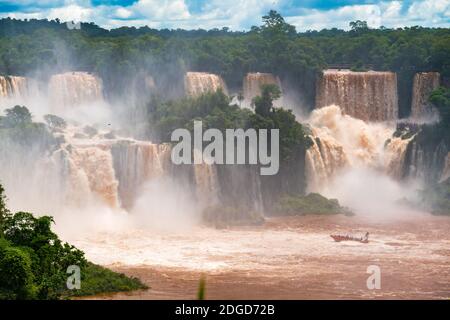 Blick auf die Iguazu Wasserfälle auf der brasilianischen Seite Stockfoto