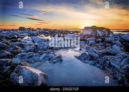 Sonnenaufgang am Strand, Tunga Ytri Snaefellsness Halbinsel, Island, Europa Stockfoto