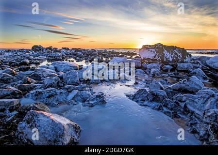 Sonnenaufgang am Strand, Tunga Ytri Snaefellsness Halbinsel, Island, Europa Stockfoto