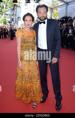 Fabrice Eboue und seine Frau Amelle Chahbi nehmen am 19. Mai 2017 an der Okja-Vorführung im Rahmen der 70. Filmfestspiele von Cannes in Cannes, Frankreich, Teil. Foto von Aurore Marechal/ABACAPRESS.COM Stockfoto