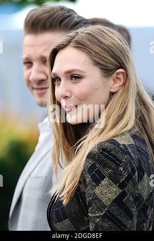 Jeremy Renner und Elizabeth Olsen, die am 20. Mai 2017 im Rahmen des 70. Filmfestivals von Cannes in Cannes, Frankreich, an der Wind River Fotozelle teilnahmen. Foto von Aurore Marechal/ABACAPRESS.COM Stockfoto