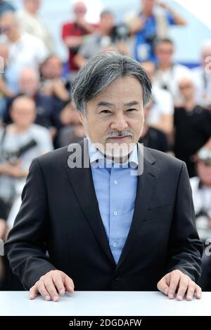 Kiyoshi Kurosawa nimmt an der Fotowand Before We Vanish (Sanpo Soru Shinryakusha) Teil, die am 21. Mai 2017 im Rahmen des 70. Filmfestivals von Cannes in Cannes, Frankreich, stattfand. Foto von Aurore Marechal/ABACAPRESS.COM Stockfoto
