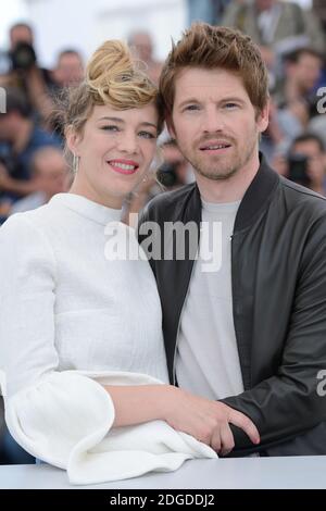 Celine Sallette und Pierre Deladonchamps, die am 22. Mai 2017 bei den Nos Annees Folles Fotocall im Rahmen der 70. Filmfestspiele von Cannes in Cannes, Frankreich, teilnahmen. Foto von Aurore Marechal/ABACAPRESS.COM Stockfoto