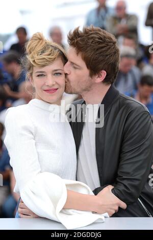 Celine Sallette und Pierre Deladonchamps, die am 22. Mai 2017 bei den Nos Annees Folles Fotocall im Rahmen der 70. Filmfestspiele von Cannes in Cannes, Frankreich, teilnahmen. Foto von Aurore Marechal/ABACAPRESS.COM Stockfoto