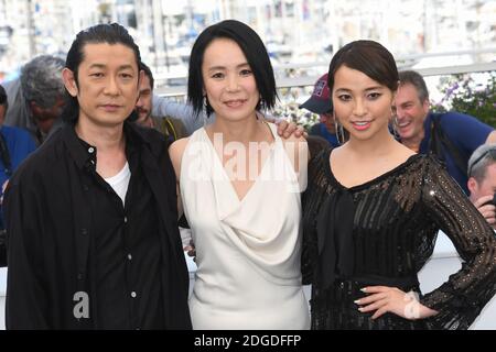 Regisseurin Naomi Kawase, Ayame Misaki und Masatoshi Nagase bei der 'Hikari (vers la lumiere) Radiance' Photocall im Rahmen des 70. Cannes Film Festival in Cannes, Frankreich am 23. Mai 2017. Foto von Nicolas Genin/ABACAPRESS.COM Stockfoto