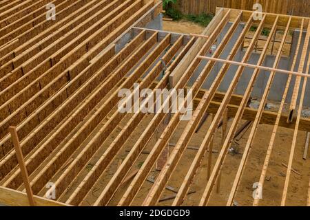Holzbodenbalken auf einem neuen Custom Home Stockfoto