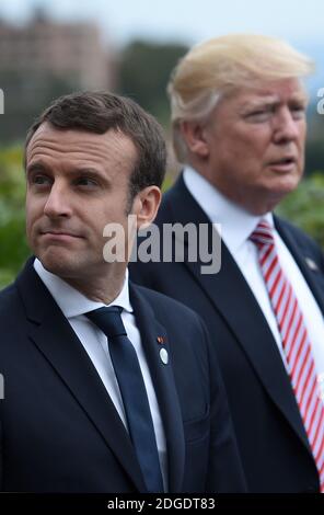 Der französische Präsident Emmanuel Macron (L) und US-Präsident Donald Trump nehmen am Gipfel der Staats- und Regierungschefs der G7, der Gruppe der am stärksten industrialisierten Volkswirtschaften, sowie der Europäischen Union, am 26. Mai 2017 in Taormina, Sizilien, Teil. Den USA und Italien werden während des Gipfels vom 26. Bis 27. Mai 2017 Vertreter der Europäischen Union und des Internationalen Währungsfonds (IWF) sowie Teams aus Äthiopien, Kenia, Niger, Nigeria und Tunesien angehören. Foto von Stephane De Sakutin/ Pool /ABACAPRESS.COM Stockfoto