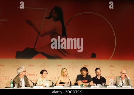 Robert Gray, Produzent Nurhan Sekerci-Porst, Schauspielerin Diane Kruger, Regisseur Fatih Akin, Schauspieler Denis Moschitto und Herman Weigel nehmen an der Pressekonferenz "in the Fade (aus dem nichts)" während der 70. Jährlichen Cannes Film Festival im Palais des Festivals am 26. Mai 2017 in Cannes, Frankreich Teil. Foto von David Boyer/ABACAPRESS.COM Stockfoto