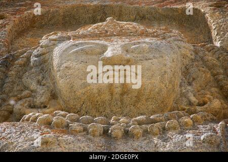 Rock geschnitzten riesigen 8. Jahrhundert Statue von Maitreya Buddha in Mulbekh Kloster, Kargil, Ladakh, Jammu und Kaschmir, Indien Stockfoto