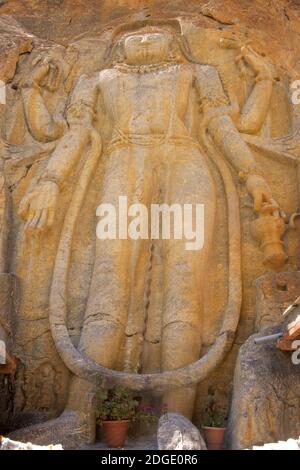 Rock geschnitzten riesigen 8. Jahrhundert Statue von Maitreya Buddha in Mulbekh Kloster, Kargil, Ladakh, Jammu und Kaschmir, Indien Stockfoto