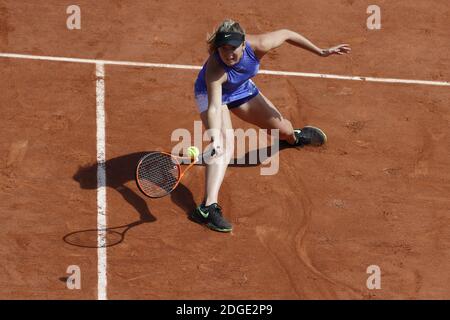 Ukrainas Elina Svitolina spielt in der ersten Runde der 2017 French Tennis Open in Paris, Frankreich am 30. Mai 2017. Foto von Henri Szwarc/ABACAPRESS.COM Stockfoto