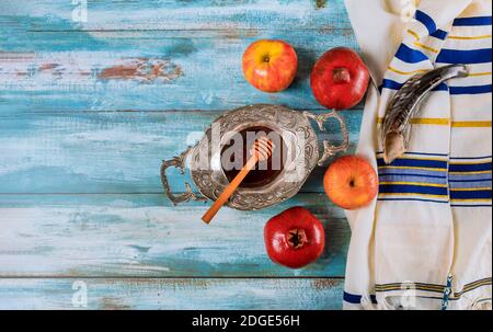 Honig, Apfel und Granatapfel traditionellen Feiertag Symbole rosh hashanah jüdischen Feiertag Stockfoto