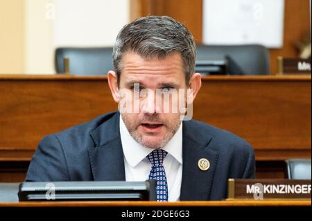 Washington, DC, USA. Dezember 2020. 8. Dezember 2020 - Washington, DC, USA: US-Repräsentant ADAM KINZINGER (R-IL) spricht bei einer Anhörung des Ausschusses für auswärtige Angelegenheiten des Repräsentantenhauses. Quelle: Michael Brochstein/ZUMA Wire/Alamy Live News Stockfoto