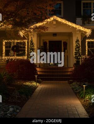 Sacramento, Kalifornien, USA. Dezember 2020. Die Weihnachtslichter der Fab 40s sind der bekannteste Ort, um die Weihnachtsvorstellung der Bewohner von Sacramento zu erkunden, selbst während der Pandemien von Covid-19 Stockfoto