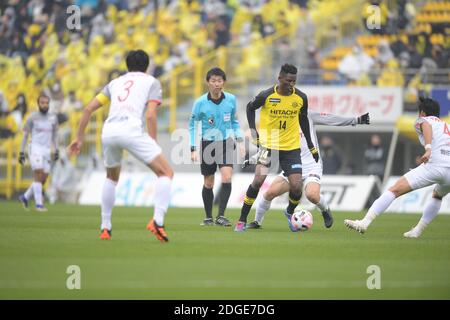 Michael Olunga (14) von Kashiwa Reysol während des 2020 J.LEAGUE Division 1 Fußballmatches zwischen Kashiwa Reysol 0-1 Nagoya Grampus im Sankyo Frontier Kashiwa Stadium am 5. Dezember 2020 in Kashiwa, Chiba, Japan. Quelle: FAR EAST PRESS/AFLO/Alamy Live News Stockfoto