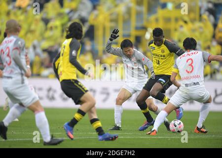 Michael Olunga (14) von Kashiwa Reysol während des 2020 J.LEAGUE Division 1 Fußballmatches zwischen Kashiwa Reysol 0-1 Nagoya Grampus im Sankyo Frontier Kashiwa Stadium am 5. Dezember 2020 in Kashiwa, Chiba, Japan. (Foto von FAR EAST PRESS/AFLO) Stockfoto