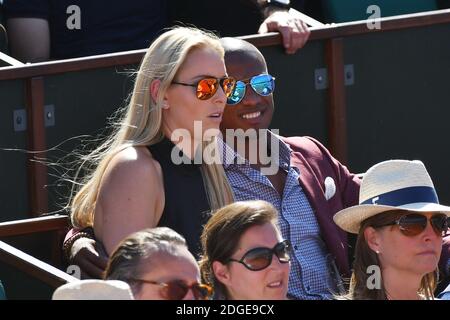 Lindsey Vonn und sein Begleiter Kenan Smith besuchen die 2017 French Tennis Open in Roland Garros am 8. Juni 2017 in Paris, Frankreich. Foto von Laurent Zabulon/ABACAPRESS.COM Stockfoto