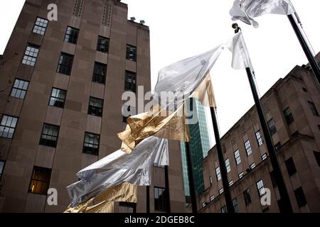 Holiday Flaggen fließen während der Feiertage im Rockefeller Center New York City Stockfoto