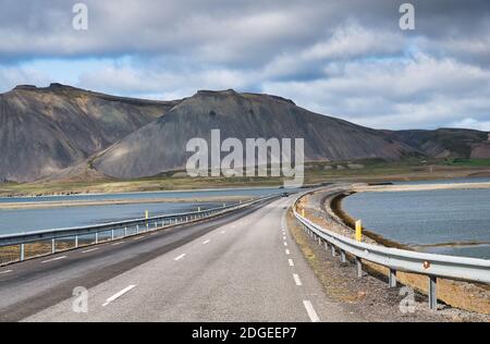 Straße und Berge der Snaefellnes Halbinsel, Island Stockfoto