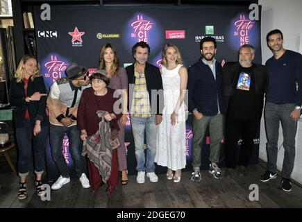 Luc Besson, Agnes Varda, JR, Tarek Boudali, Jonathan Cohen, Ludivine Sagnier, Alice Pol, Eric Lartigau, Deborah Francois. Posiert während eines Fotoalles für die Pressekonferenz zur 33. Ausgabe des Fete du Cinema (Cinema Festival) im Cite du Cinema in Saint-Denis, nördlich von Paris, Frankreich am 16. Juni, 2017. Vom 25. Bis 28. Juni 2017 findet die Fete du Cinema statt, eine Aktion zur Filmförderung mit reduzierten Kinokarten. Foto von Alain Apaydin/ABACAPRESS.COM Stockfoto