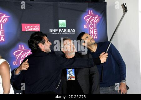 Eric Lartigau, Luc Besson, Tarek Boudali posiert während einer Fotoserie für die Pressekonferenz zur 33. Ausgabe des Fete du Cinema (Cinema Festival) am 16. Juni 2017 im Cite du Cinema in Saint-Denis, nördlich von Paris, Frankreich. Vom 25. Bis 28. Juni 2017 findet die Fete du Cinema statt, eine Aktion zur Filmförderung mit reduzierten Kinokarten. Foto von Alain Apaydin/ABACAPRESS.COM Stockfoto