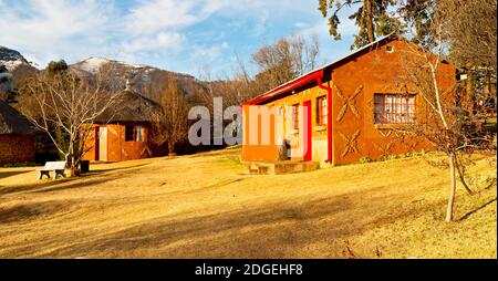 In lesotho Straße Dorf in der Nähe von Berg Stockfoto