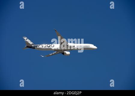 Präsentation en vol, Airbus A350 100052eme Salon international de l'aeronautique et de l'espace. Visite du President de la Republique . Le Bourget, près de Paris, le 19 Juin 2017. Foto von Gilles Rolle/Pool/ABACAPRESS.COM Stockfoto