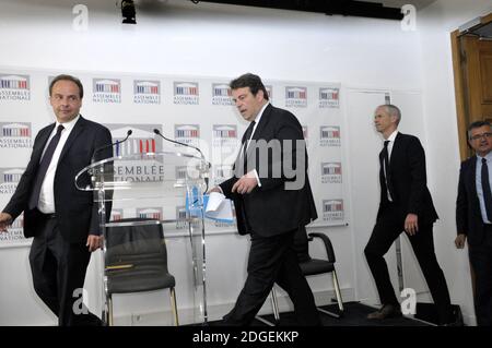 Thierry Solere, gewählter Abgeordneter der Partei Les Republicains (LR), und Jean-Christophe Lagarde (L), Vorsitzender der Union der Unabhängigen Demokraten (UDI), kommen am 21. Juni 2017 bei der französischen Nationalversammlung in Paris, Frankreich, zu einer Pressekonferenz. Solere kündigte die Schaffung einer neuen parlamentarischen Gruppe an, die etwa 20 Abgeordnete der LR und 18 Abgeordnete der UDI, die sogenannten Les Republicains-Constructifs-UDI-Unabhängigen, mischte. Foto von Alain Apaydin/ABACAPRESS.COM Stockfoto