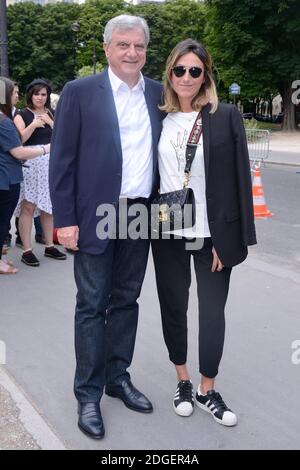Sidney Toledano und seine Frau Katia Toledano besuchen die Dior Homme Show während der Paris Men’s Fashion Week Frühjahr Sommer 2018, in Paris, Frankreich am 24. juni 2017. Foto von Aurore Marechal/ABACAPRESS.COM Stockfoto