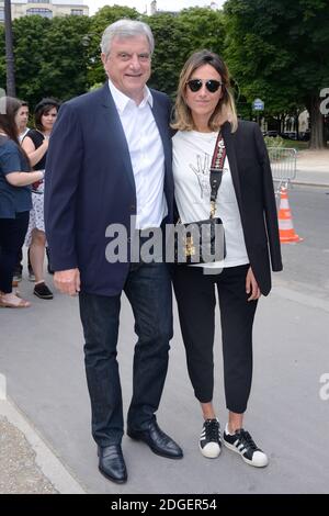 Sidney Toledano und seine Frau Katia Toledano besuchen die Dior Homme Show während der Paris Men’s Fashion Week Frühjahr Sommer 2018, in Paris, Frankreich am 24. juni 2017. Foto von Aurore Marechal/ABACAPRESS.COM Stockfoto