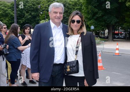 Sidney Toledano und seine Frau Katia Toledano besuchen die Dior Homme Show während der Paris Men’s Fashion Week Frühjahr Sommer 2018, in Paris, Frankreich am 24. juni 2017. Foto von Aurore Marechal/ABACAPRESS.COM Stockfoto