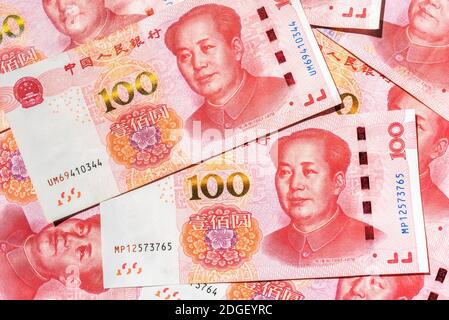 Offizielle Währung von China. Renminbi, Abkürzung RMB. Yuan Grundeinheit des Renminbi. Set von hundert Yuan aus der Nähe. Chinesisches Geld. Stockfoto