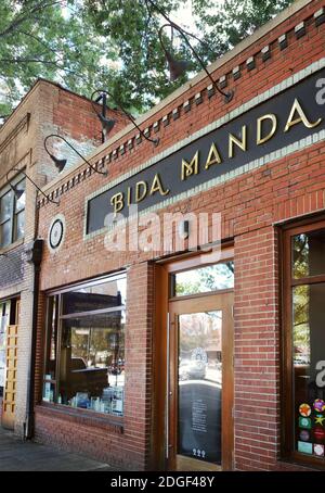 RALEIGH, NC/USA - 10-23-2019: Bida Manda, beliebtes laotisches Restaurant in der Innenstadt von Raleigh Stockfoto