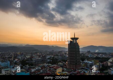 Sonnenuntergang Landschaft Luftaufnahme von Puli Stadt Stockfoto