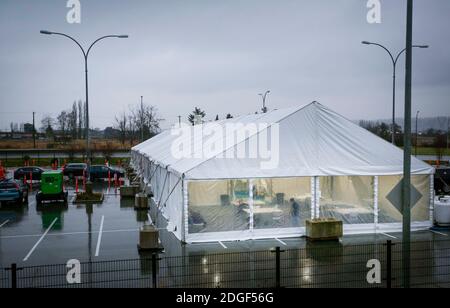 Surrey. Dezember 2020. Das Foto vom 8. Dezember 2020 zeigt einen Blick auf das neue Drive-Thru-Testzentrum COVID-19 in Surrey, British Columbia, Kanada. Ein neues COVID-19 Testzentrum in Surrey nahm am Dienstag den Betrieb auf, um die steigende Anzahl neuer Fälle in der Region zu bewältigen. Quelle: Liang Sen/Xinhua/Alamy Live News Stockfoto