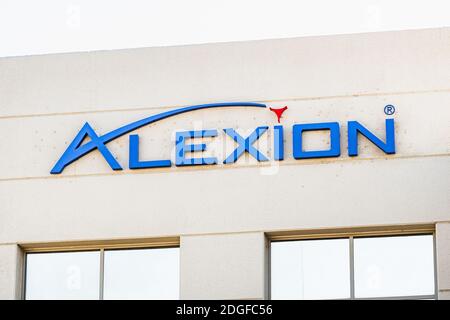 Sep 21, 2020 South San Francisco / CA / USA - Alexion Logo am Hauptsitz im Silicon Valley; Alexion Pharmaceuticals, Inc. Entwickelt Behandlungen Stockfoto