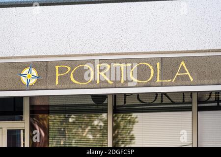 Sep 21, 2020 South San Francisco / CA / USA - Portola-Logo am Hauptsitz des Silicon Valley; Portola Pharmaceuticals, ein amerikanisches Biotechnolo im klinischen Stadium Stockfoto