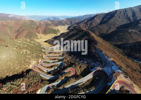 Landschaft nach der ökologischen Restaurierung von Lenglongling im Qilian Gebirge im Menyuan Bezirk, Haibei Tibetische Autonome Präfektur, Westchina Qin Stockfoto