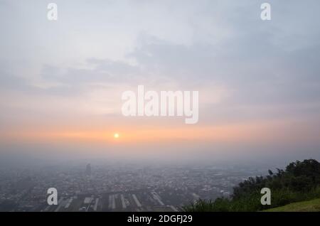 Sonnenuntergang Stadtbild von Puli Stadt Stockfoto